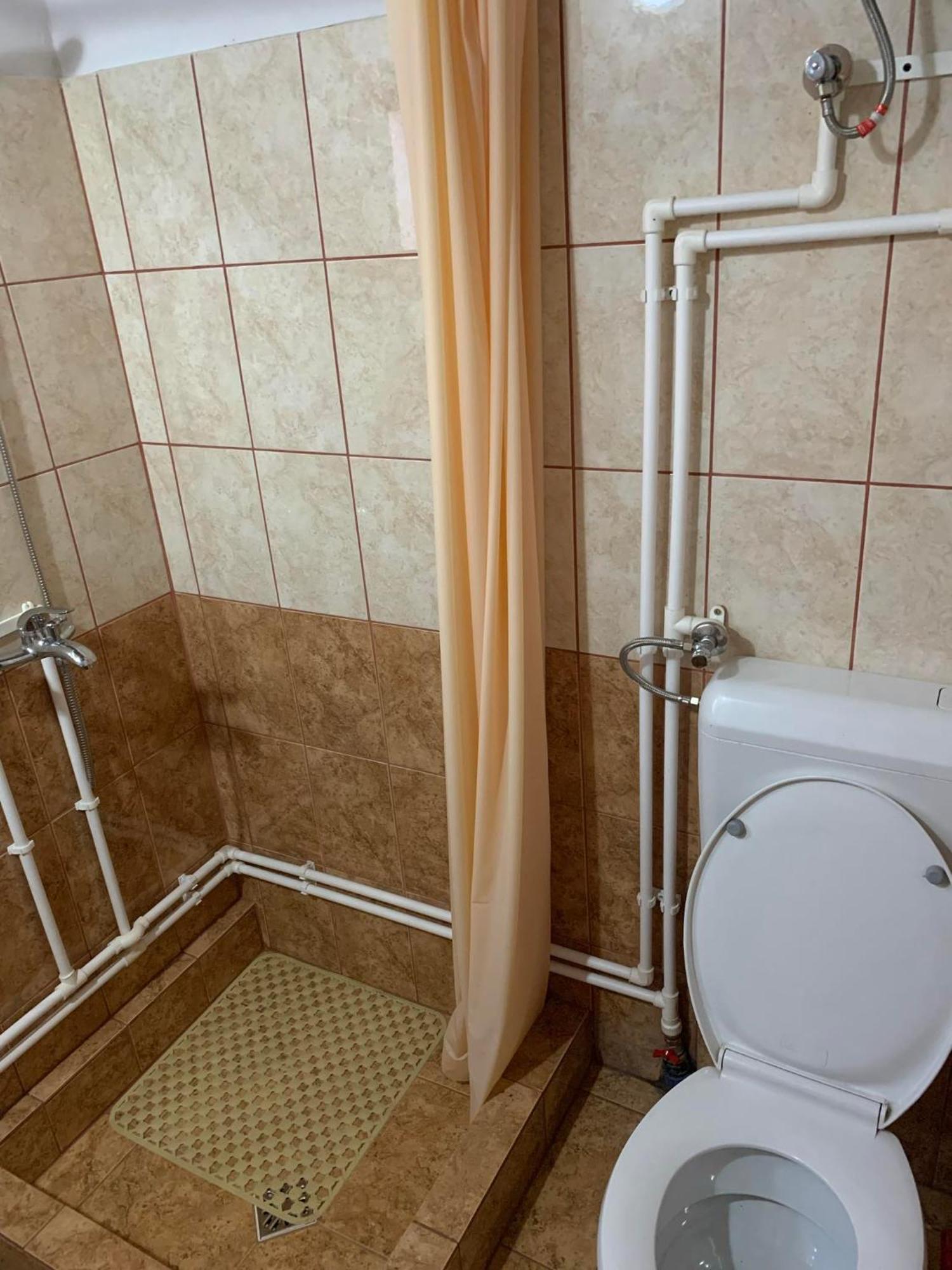Biro Vendeghaz Hotel Sarateni Luaran gambar