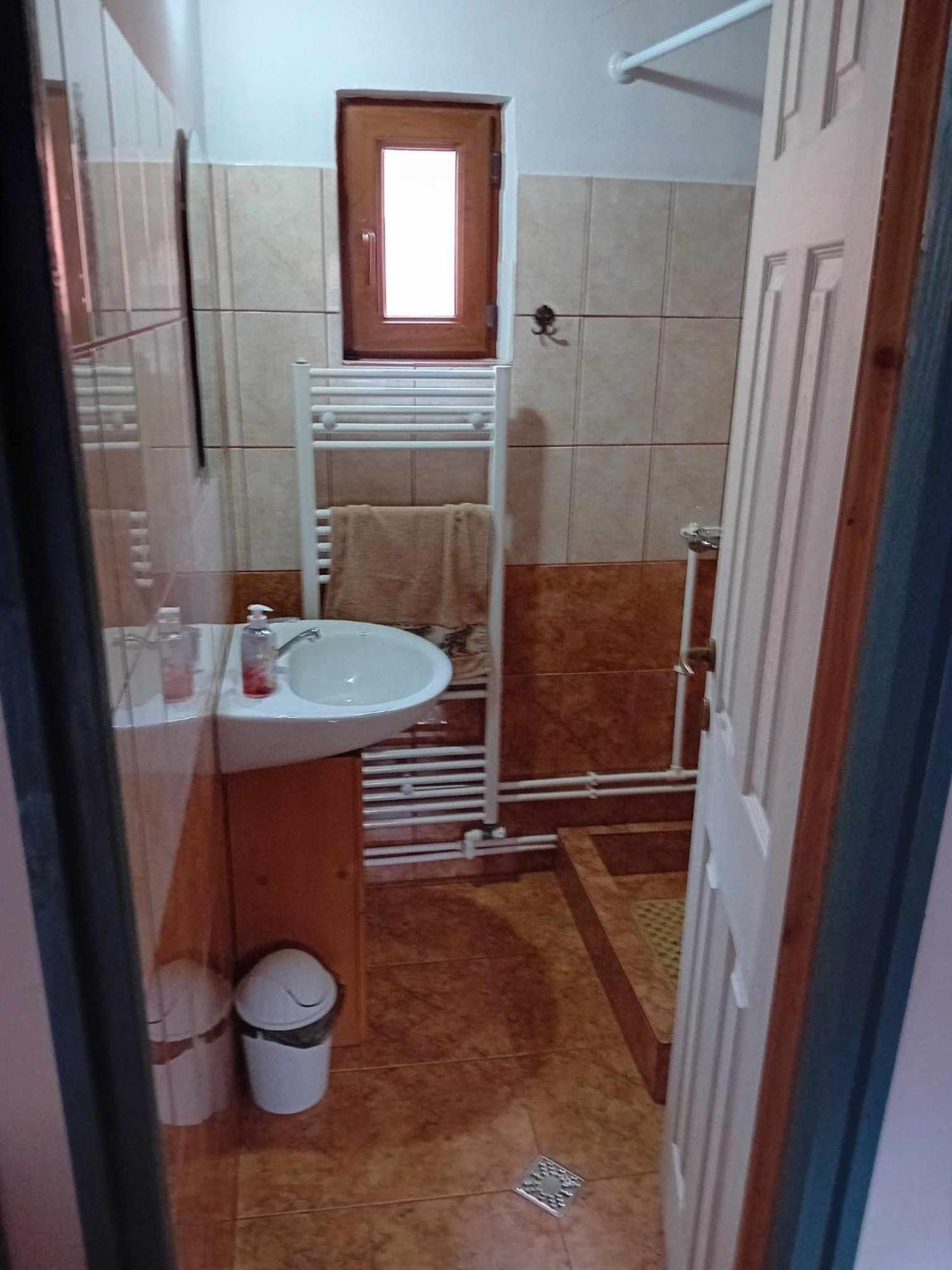 Biro Vendeghaz Hotel Sarateni Luaran gambar